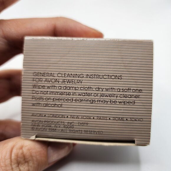 Vintage 80s AVON Moonlight Lace Fan Shaped Gold Tone Clip On Faux Pearl Earrings - Picture 6 of 6